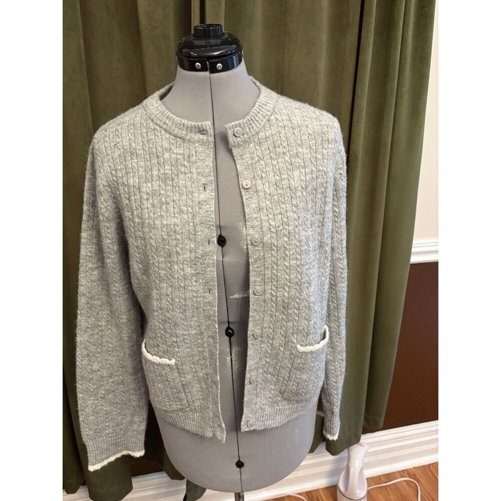 Divided NWT Women’s Gray Sweater SZ Med Cable Knit White Trim On Pockets Sleeves